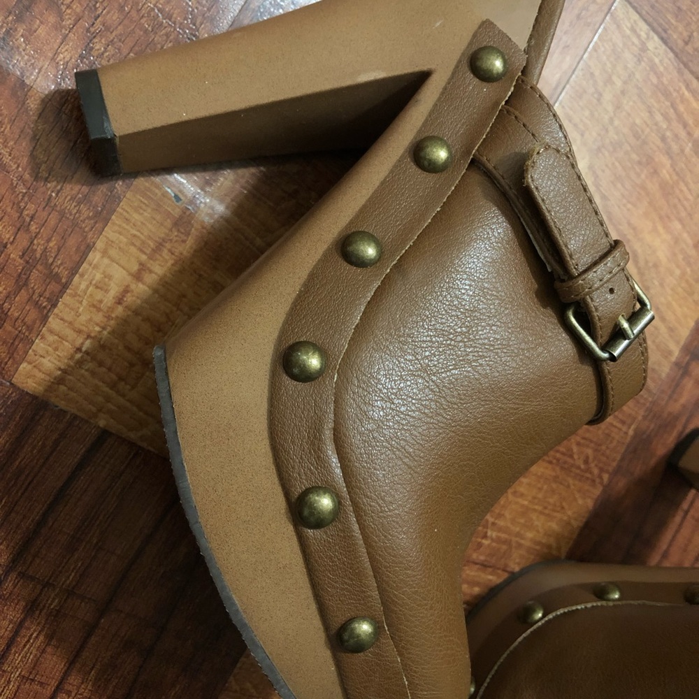 Shoes - Picture 3 of 4